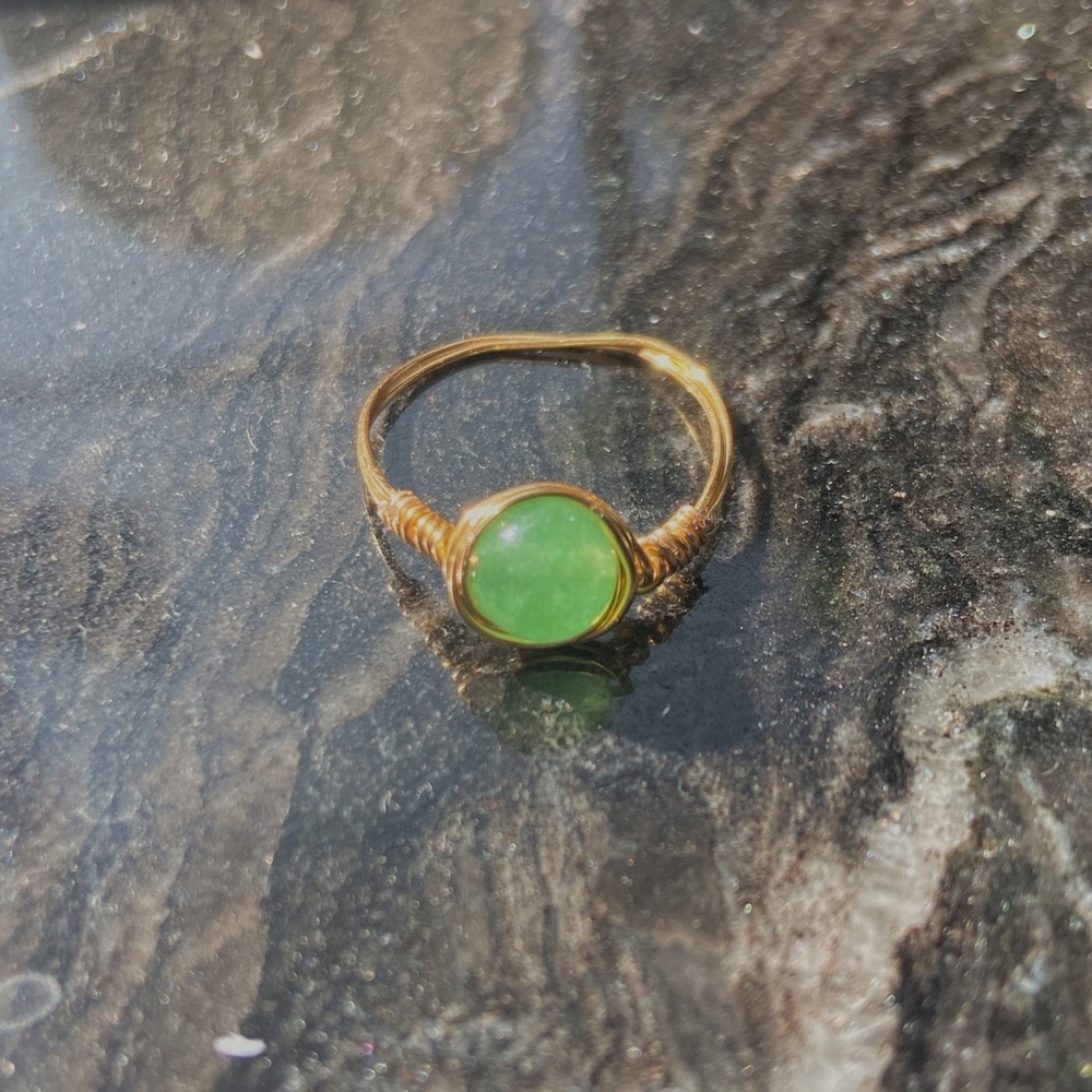 gold wire rings with aventurine 💚